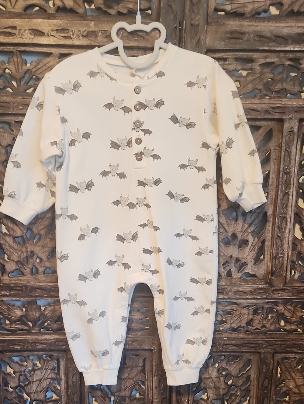 Nwot Quincy Mae Cream One-Piece with Gray Bat Print 12-18m